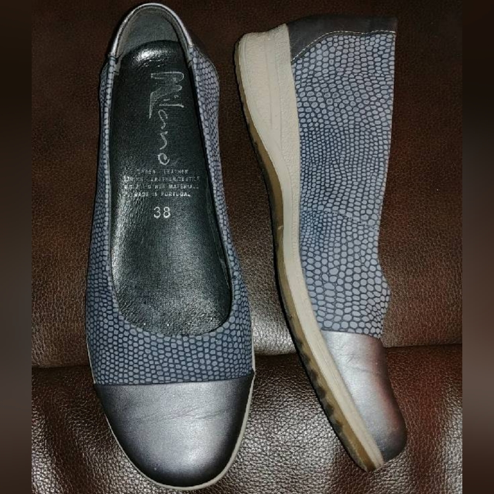 Milano Suave denim blue leather flats